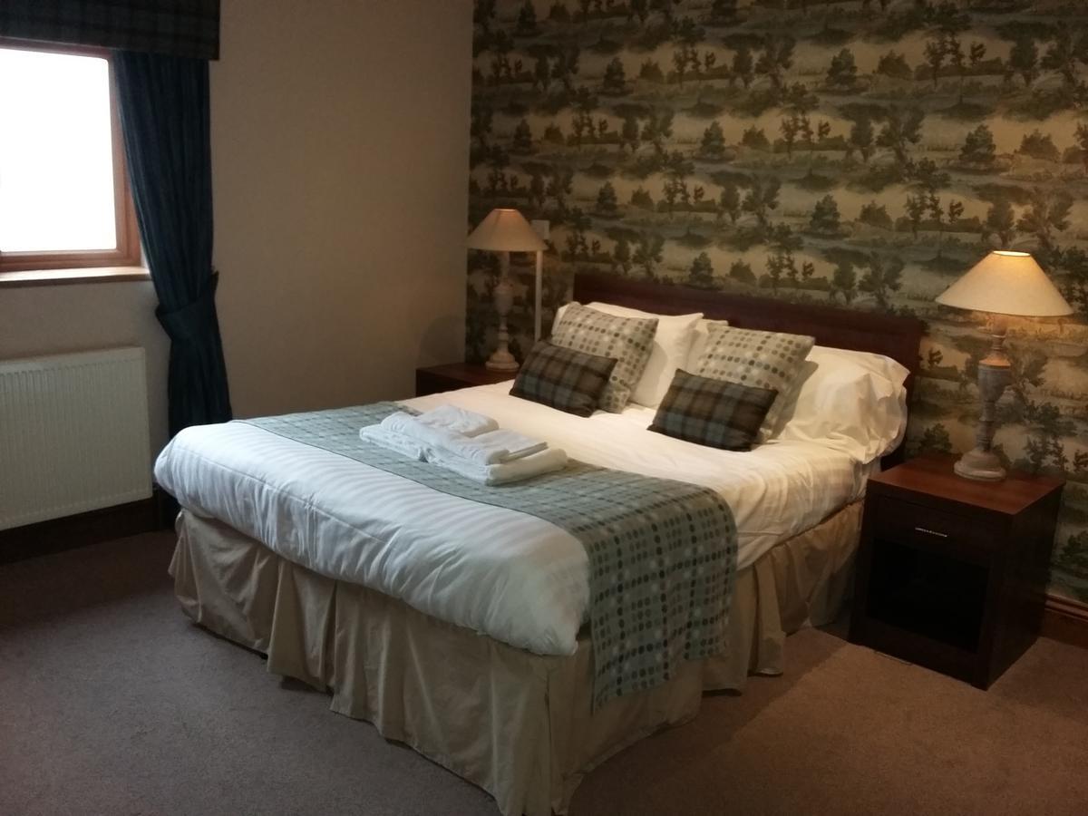 The Huntsman Inn ホルムファース エクステリア 写真